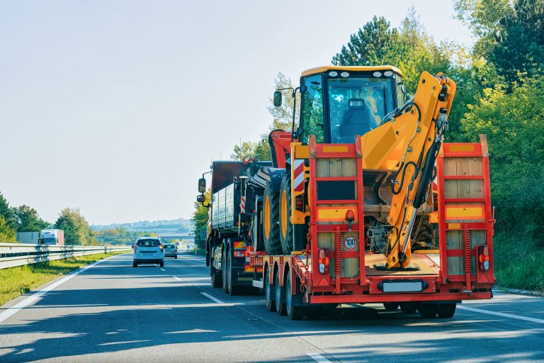 How Can You Ensure the Safe Transportation of Heavy Machinery in Dubai?